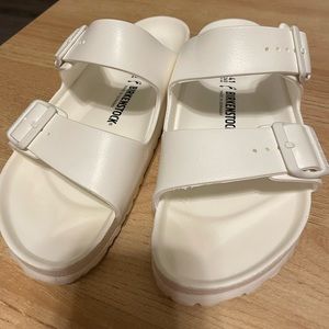 White foam Birkenstock Arizona in good shape size 41 woman’s size 10-10.5